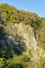 Anstehende Säulen-Basaltlava am Weilberg im Siebengebirge