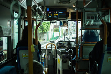 バスの車内