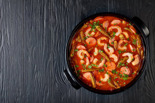 overhead view of gumbo with prawns