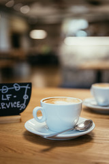 Cappuccino in Cafe, Konzept "Self Service", Textfreiraum