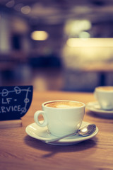 Cappuccino in Cafe, Konzept "Self Service", Textfreiraum