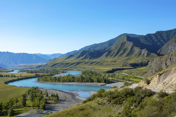 Fototapeta na wymiar View of the valley of the Katun river