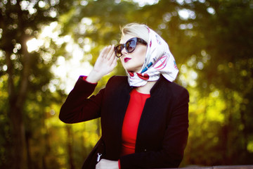 girl in autumn park