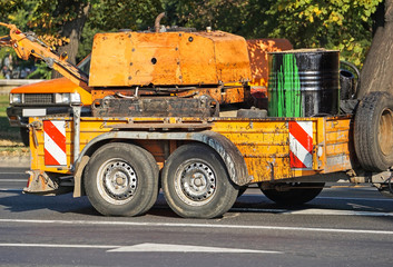 Road construction machinery and vehicle