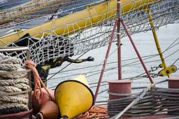 Velieri e barche, libertà in giro per il mondo, antiche tradizioni marinaresche.