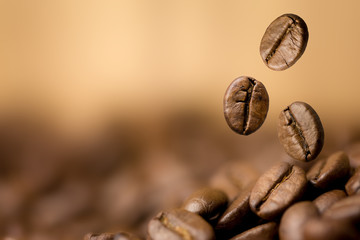 Fototapeta premium Coffee beans falling