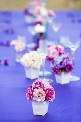 Flowers that adorn the wedding
