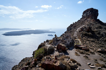 Fototapeta na wymiar Schöner Ausblick auf eine Vulkaninsel im Meer in Griechenland Santorini