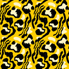 Vector illustration tiger print seamless pattern. Orange and yellow hand drawn background.