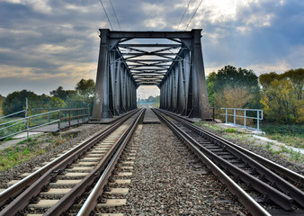 Fototapeta na wymiar Brücke mit Gleisen