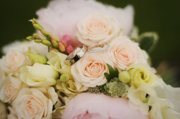 wedding flowers with rings