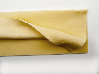 Placa de masa cruda para pizza vista cenitalmente 2