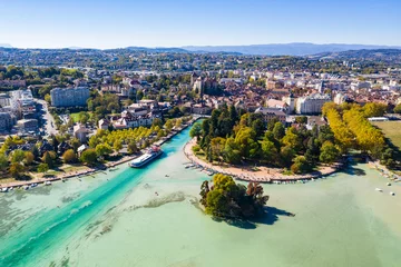 Outdoor kussens Aerial view of Annecy lake waterfront low tide level due to the drought in France © Samuel B.