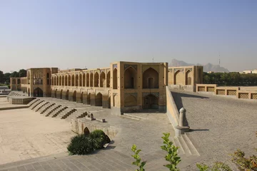 Keuken foto achterwand Khaju Brug De historische Khaju-brug over de Zayandeh-rivier in Isfahan, Iran, het Midden-Oosten