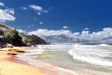 La spiaggia dai bei colori tropicali in Sicilia
