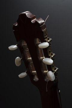 Gitarrenkopf mit Stimmwirbel