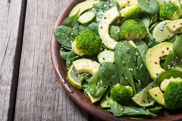 Green baby spinach salad with avocado