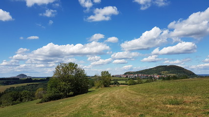 Fototapeta premium Hohenrechberg und Hohenstaufen