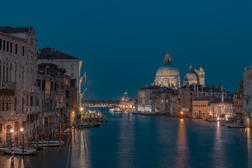 Obraz na płótnie Canvas Grand Canal and Santa Maria della Salute in Venice, Italy at night