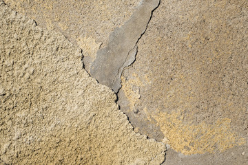 mur au crépi décollé
