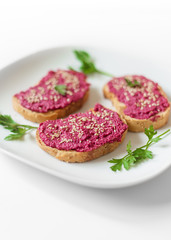 Bread with beet cream