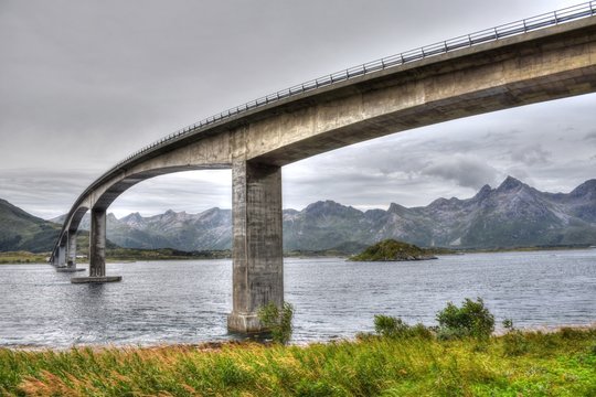Norwegen, Lofoten, Br&uuml;cke, Gims&oslash;ya, Gims&oslash;ystraumen, Leknes, Nordland, Pfeiler, Br&uuml;ckenpfeiler, V&aring;gan, Malstrom, Verkehr, Stra&szlig;enbr&uuml;cke, E10, Hauptstra&szlig;e