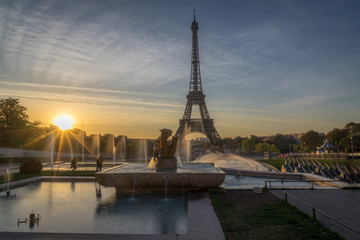 Fototapeta na wymiar Paris, France - 10 13 2018: View of the Eiffel Tower with water jet from the garden of Trocadero at sunrise