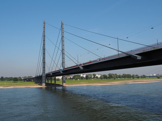 Rheinbrücke in Düsseldorf