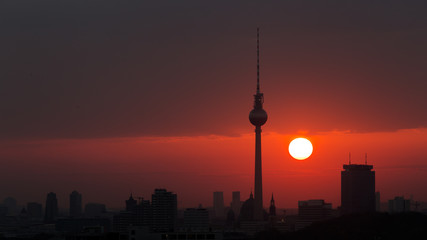 Fototapeta na wymiar Berlin glows