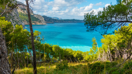 Fototapeta na wymiar Mittelmeer Urlaub Sonne Azurblaues Meer