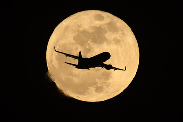 月と飛行機　
