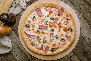 Pizza with ham and mushrooms