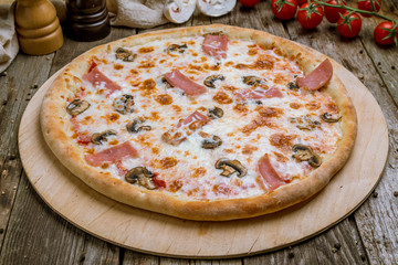 Pizza with ham and mushrooms