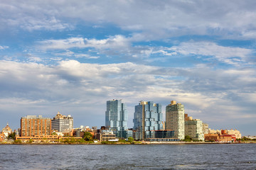Fototapeta premium Brooklyn skyline on a sunny day, New York City, USA.