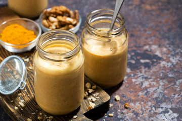 healthy carrot smoothies with turmeric