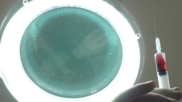 Vaccinazione puntura con siringa