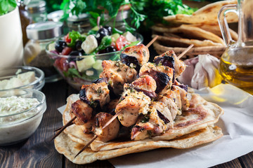 Chicken Souvlaki with pita bread and tzatziki sauce