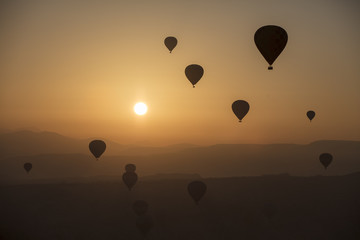 Fototapeta premium Hot air balloon flying over spectacular Cappadocia