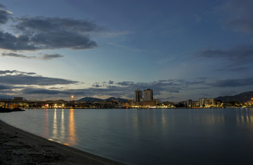 Obraz premium Città di Olbia al crepuscolo, Sardegna - Italia