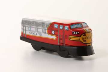 ブリキ製のサンタフェ機関車 – Tin Santa Fe Locomotive Toy