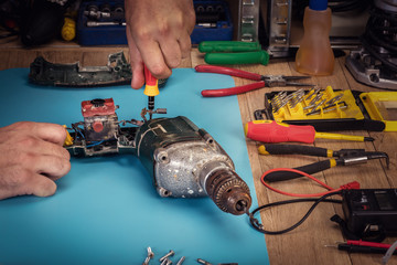 repair of power tools in the service center