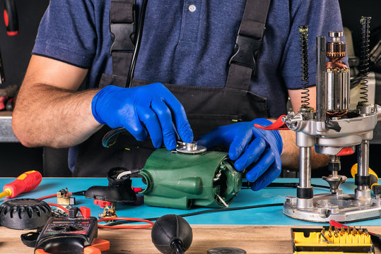 repair of power tools in the service center