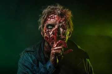Fotobehang Close-up portret van een vreselijke enge zombie man. Verschrikking. Halloween 2018 © Yuliya Ochkan