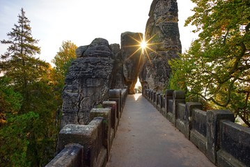 Sächsische Schweiz - Die Basteibrücke im Gegenlicht