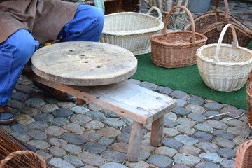 Naklejka premium Korbflechterbank