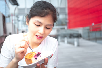 Young woman eating dessert 