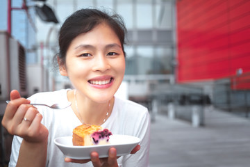 Young woman eating dessert 