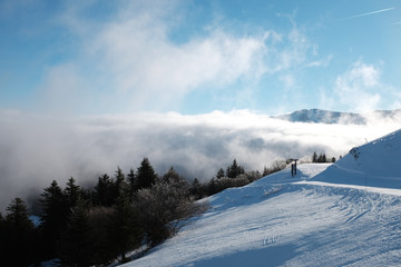 Brume brouillard neige hiver cantal auvergne france soleil