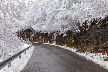 strada innevata, inverno, Slovenia