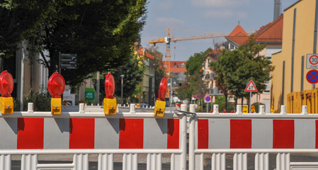 baustelle absperrung urban stadt staßenbau kran baustelle umleitung stau